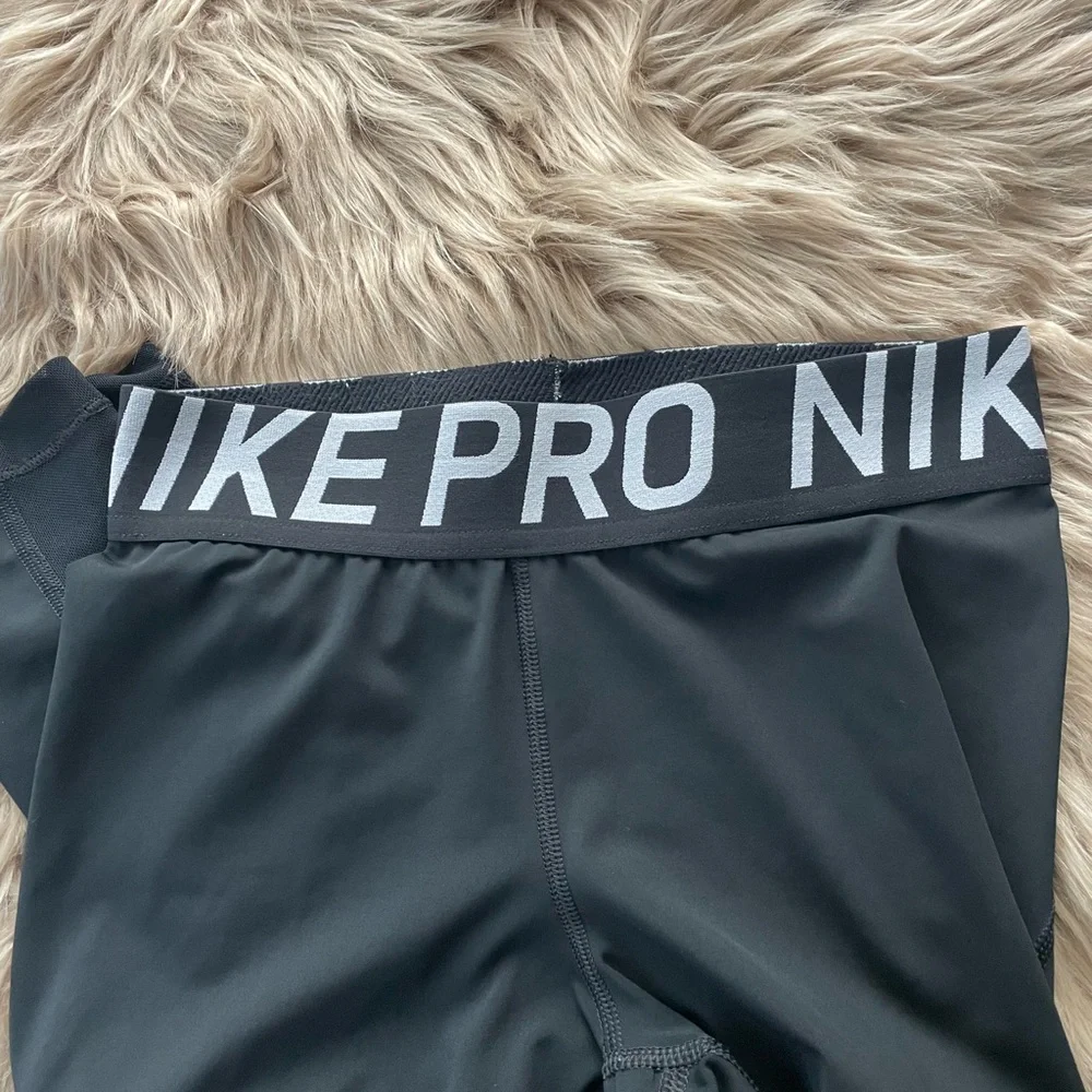 Pro Women's Mid-Rise Mesh-Paneled Leggings - Picture 2 of 4